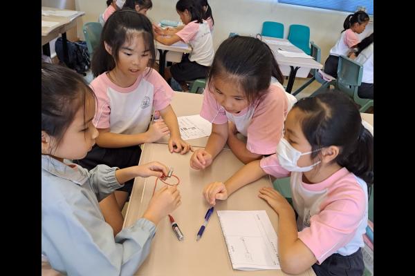 P5同學「動手做」，在課堂進行電的探究，認識閉合電路的原理。