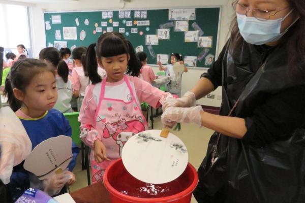 二年級《漆扇藝術》