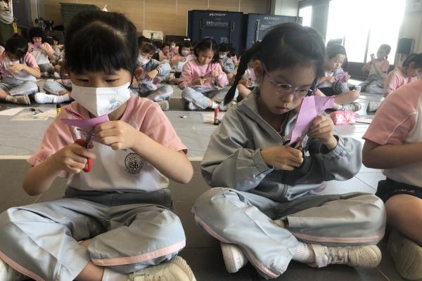 三、四年級《中國傳統剪紙》