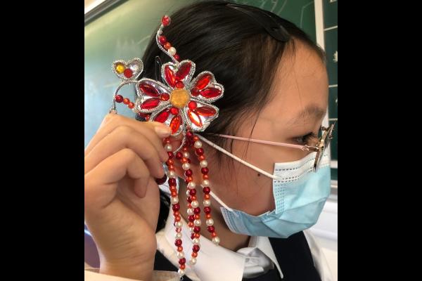 五年級《粵劇揸篤撑》創作粵劇頭飾